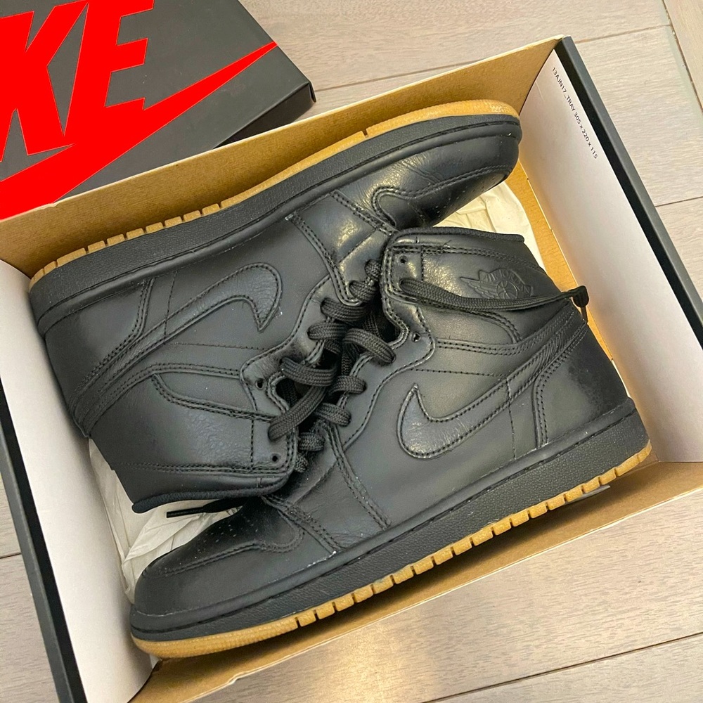 Air Jordan 1 retro sneakers